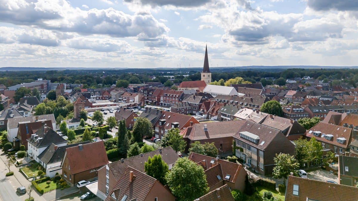 Dülmen, Stadtansicht vom Charleville-Mézières-Platz in Richtung Innenstadt