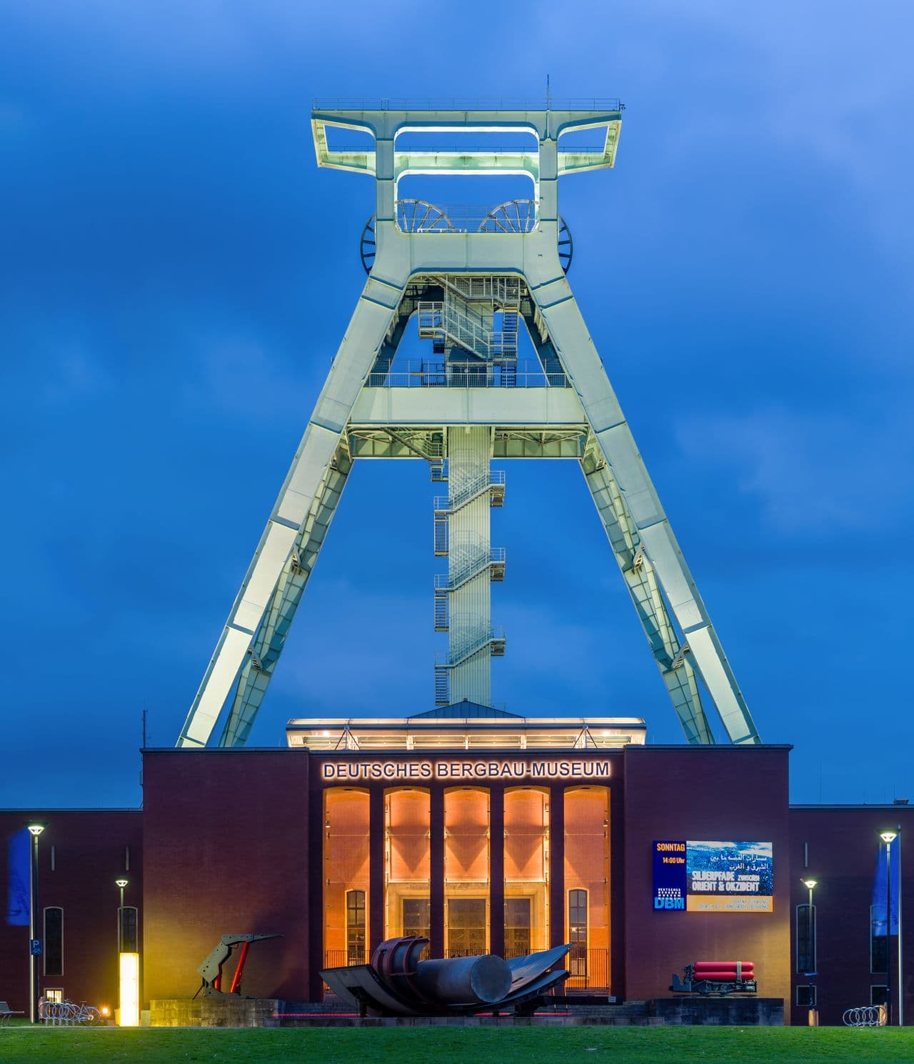 Deutsches Bergbau-Museum Bochum zur Blauen Stunde, Wahrzeichen der Stadt