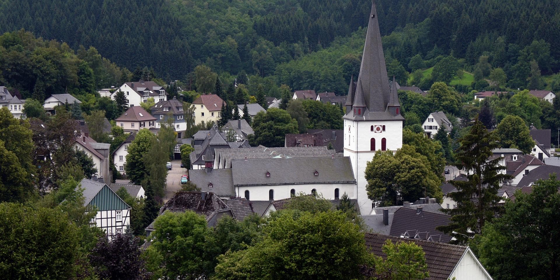 Stadtsilhouette von Drolshagen mit der Pfarrkirche St. Clemens