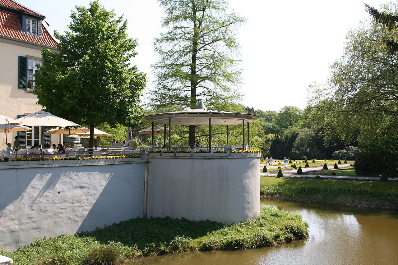 Schloss Berge in Gelsenkirchen-Buer, Wasserschloss am Schlossberge-See