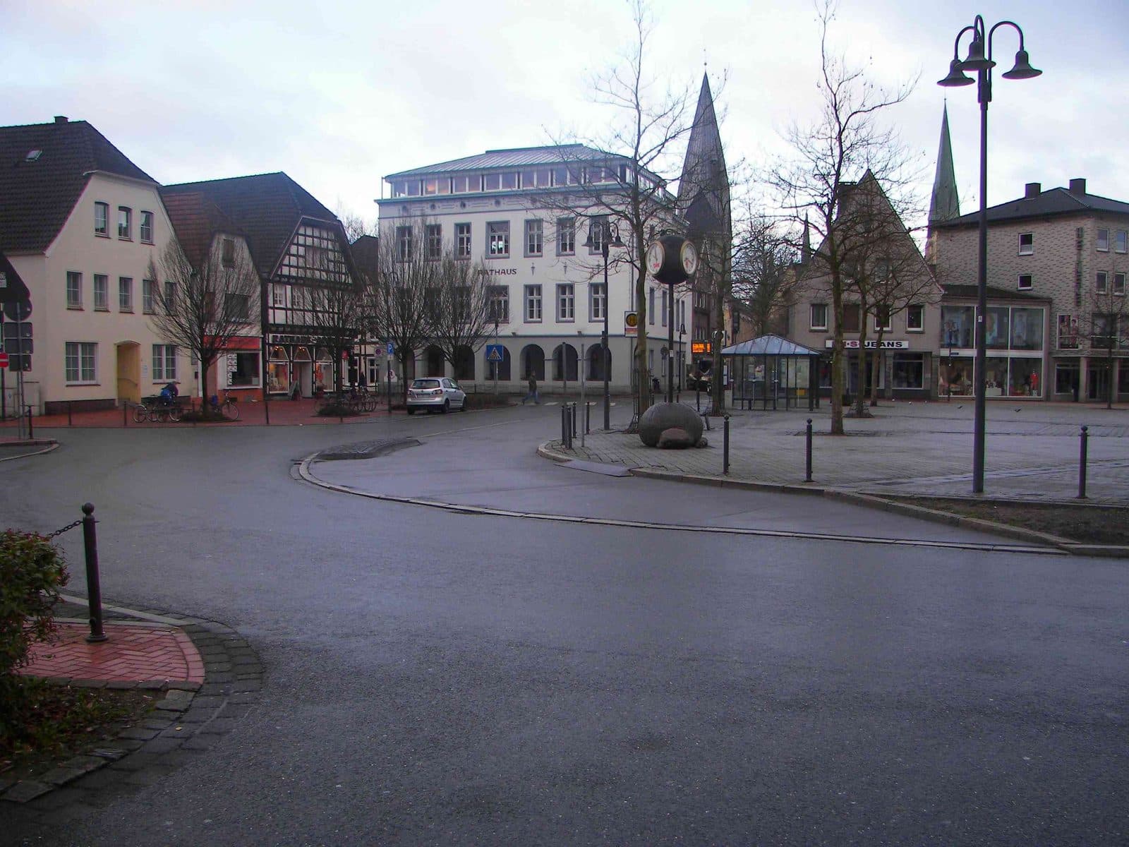 Marktplatz von Kamen mit historischer Bebauung in der Innenstadt