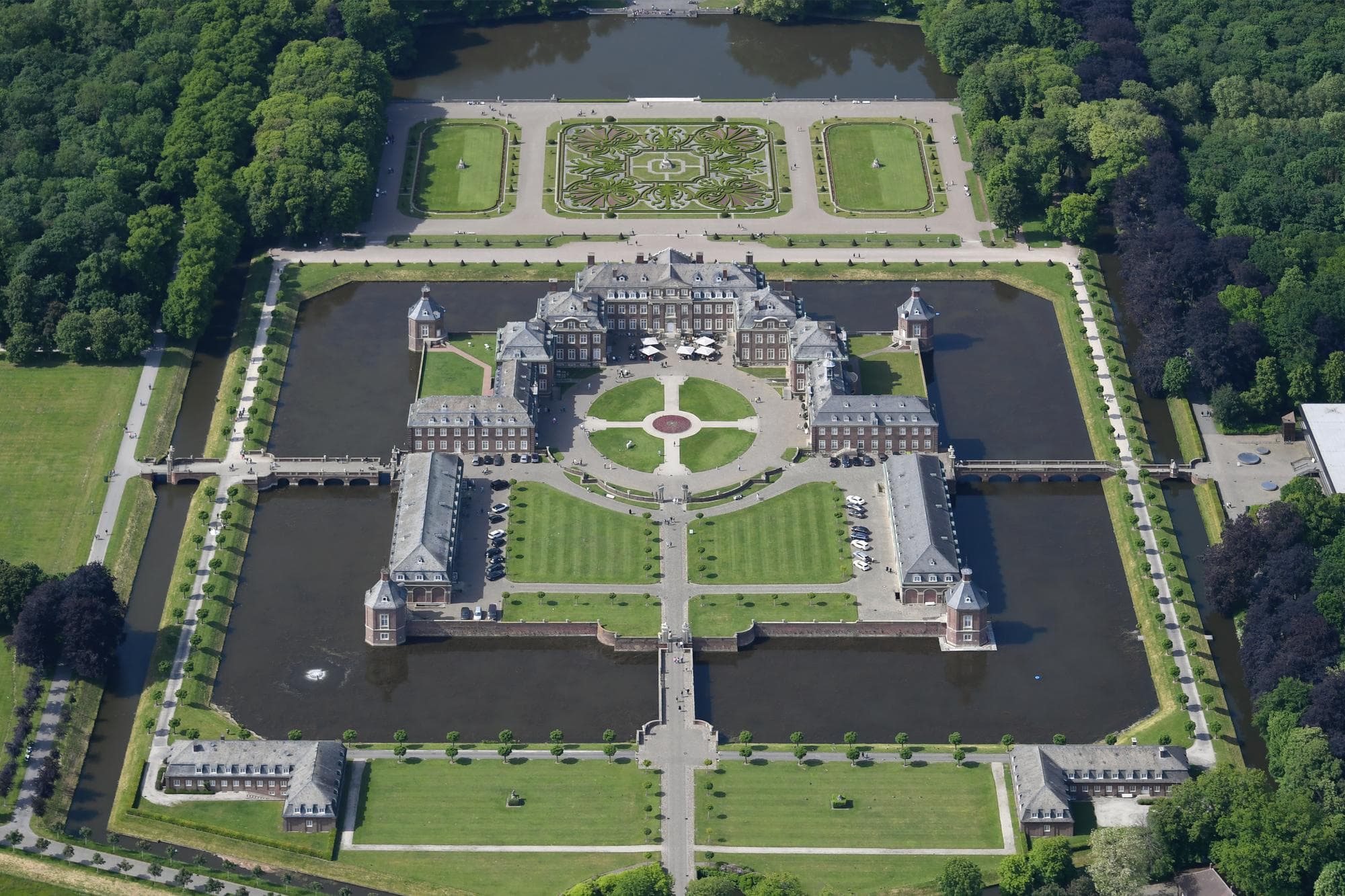 Luftbild von Schloss Nordkirchen, barockes Wasserschloss im suedlichen Muensterland