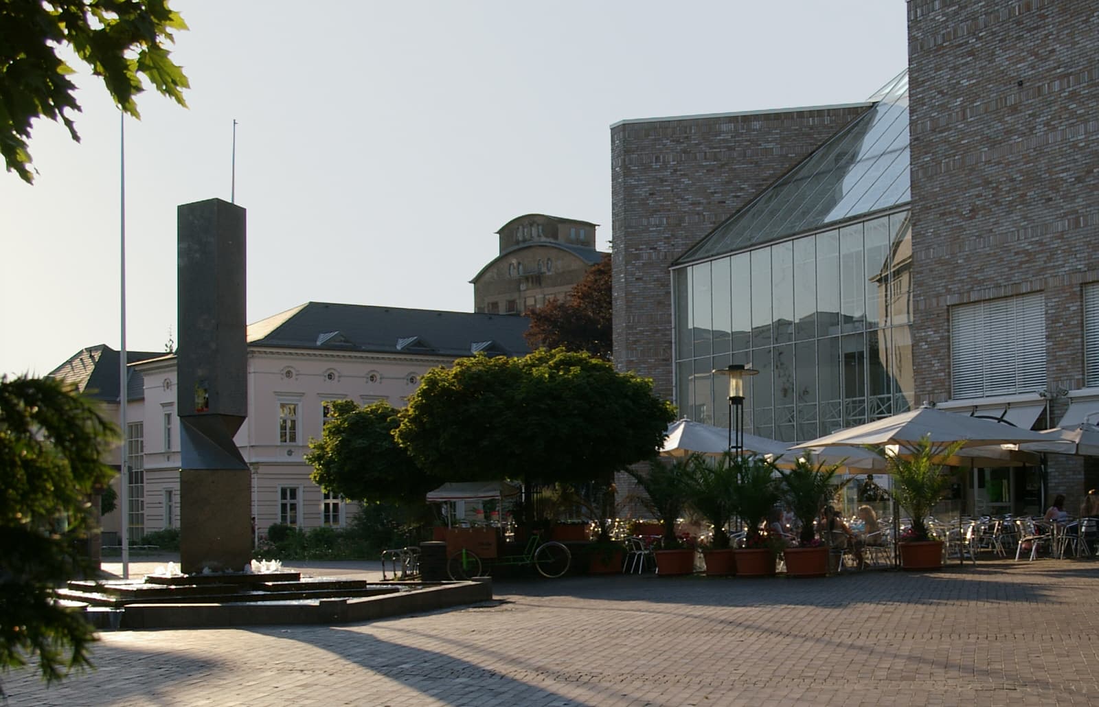 Historischer Rathausplatz mit dem Alten Rathaus von Unna im warmen Abendlicht